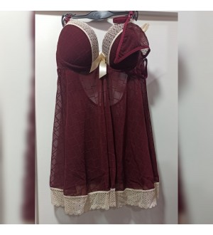 Babydoll de malla con detalles de encaje + tanga VINO