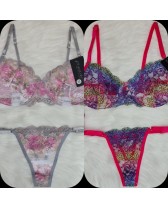 Conjunto de ropa interior Nathalia Brasier y tanga de encaje estampado